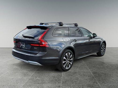 2024 Volvo V90 Cross Country B6 Plus