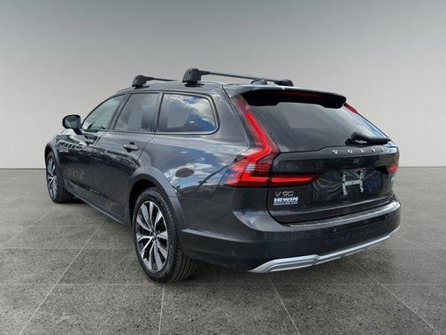2024 Volvo V90 Cross Country B6 Plus