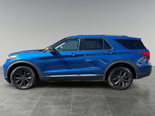 Blue 2023 Ford Explorer Limited