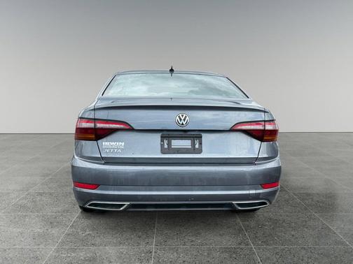 Platinum Gray Metallic 2019 Volkswagen Jetta 1.4T R-Line