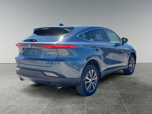 Coastal Gray Metallic 2022 Toyota Venza LE