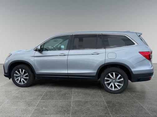 Lunar Silver Metallic 2021 Honda Pilot AWD EX
