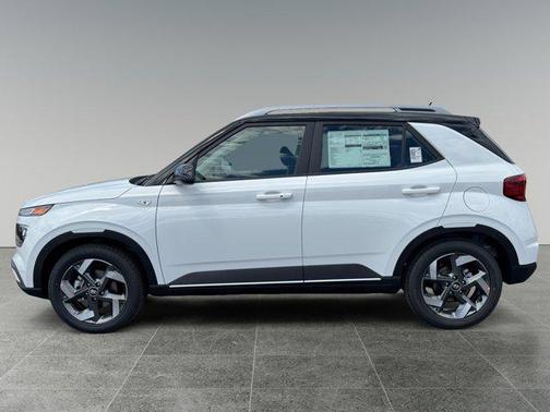 Lunar White w/Black Roof 2026 Hyundai VENUE SEL w/Two-Tone Roof