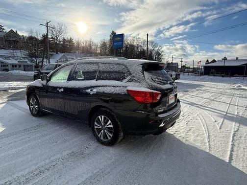 2019 Nissan Pathfinder SV