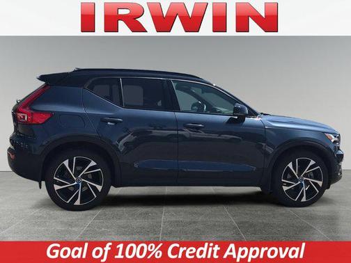 2022 Volvo XC40 T5 R-Design