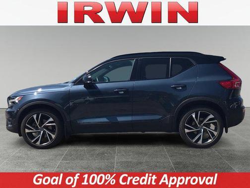 2022 Volvo XC40 T5 R-Design