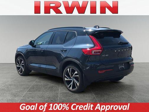 2022 Volvo XC40 T5 R-Design