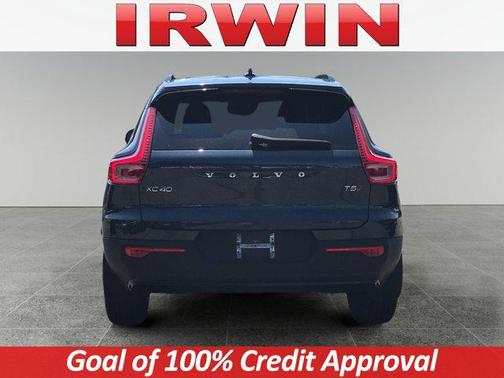 2022 Volvo XC40 T5 R-Design