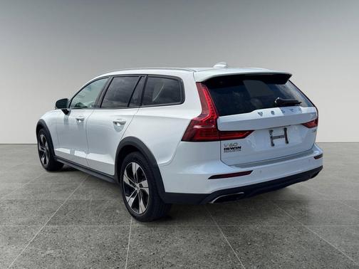 White 2020 Volvo V60 Cross Country T5