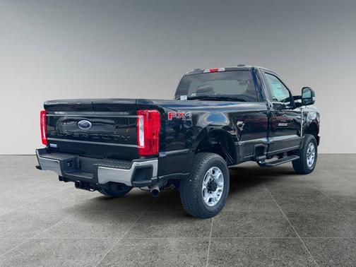 Agate Black Metallic 2026 Ford F-350 XLT