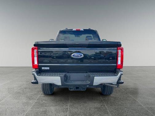 Agate Black Metallic 2026 Ford F-350 XLT