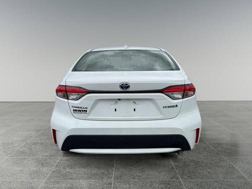 Super White 2021 Toyota Corolla Hybrid LE