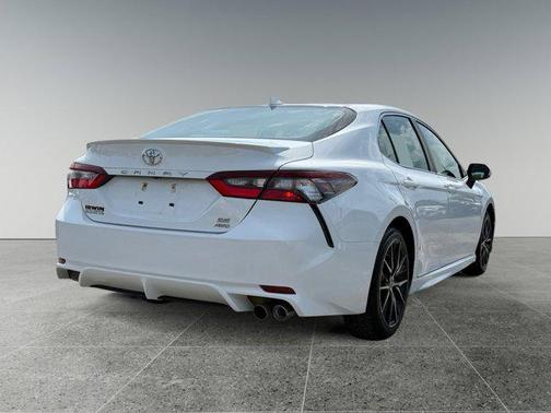 White 2022 Toyota Camry SE