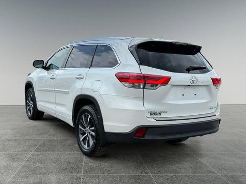 Blizzard Pearl 2017 Toyota Highlander XLE