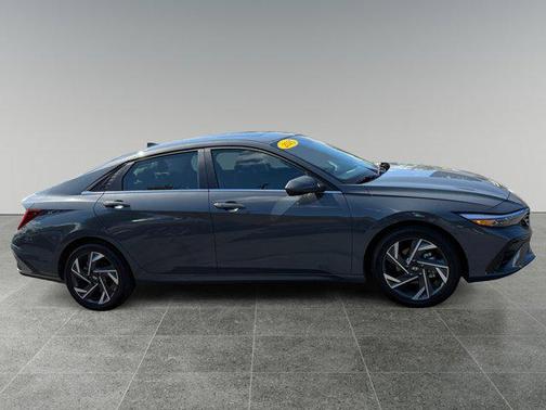 2025 Hyundai ELANTRA SEL