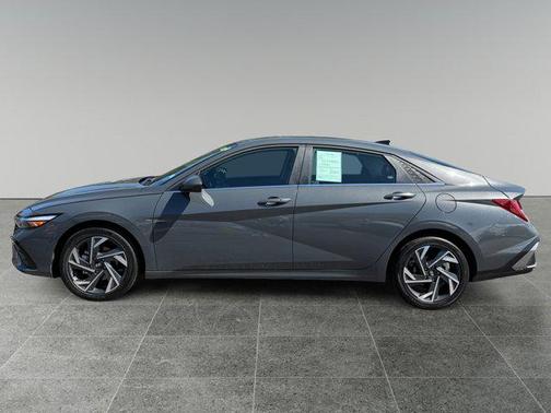 2025 Hyundai ELANTRA SEL