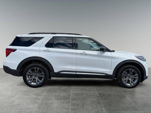 Star White Metallic Tri-Coat 2025 Ford Explorer Active