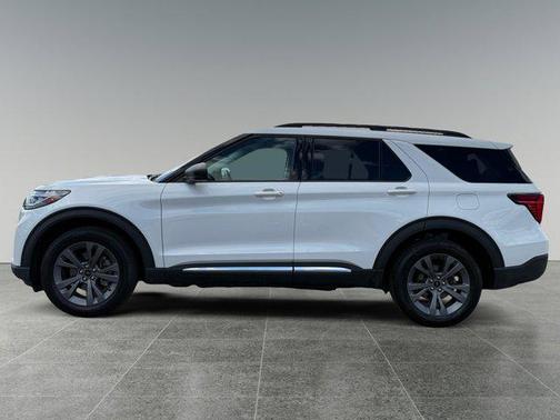 Star White Metallic Tri-Coat 2025 Ford Explorer Active