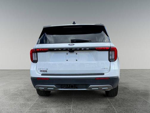 Star White Metallic Tri-Coat 2025 Ford Explorer Active