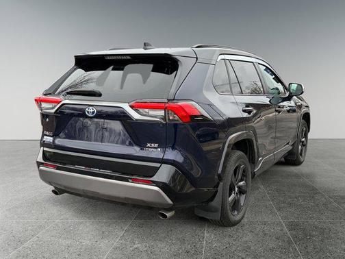 2021 Toyota RAV4 Hybrid SE