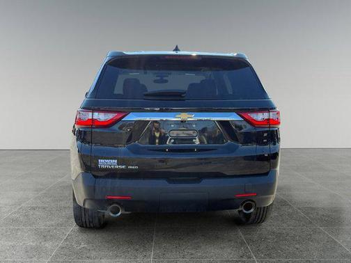 Mosaic Black Metallic 2021 Chevrolet Traverse LS