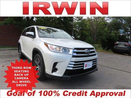 Photo 1 of 38 of 2019 Toyota Highlander LE