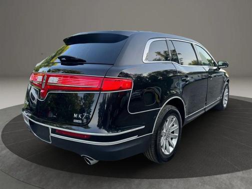 2017 Lincoln MKT Livery