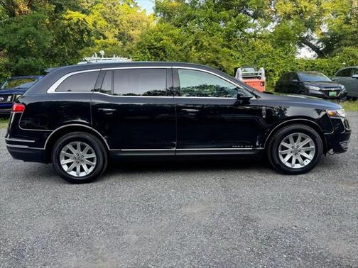 2017 Lincoln MKT Livery