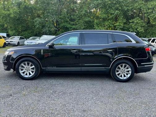2017 Lincoln MKT Livery