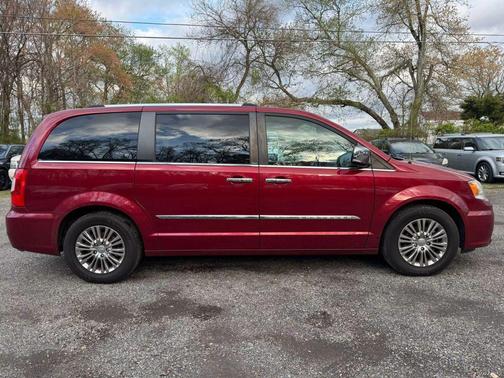 2011 Chrysler Town & Country Limited