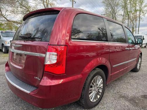 2011 Chrysler Town & Country Limited