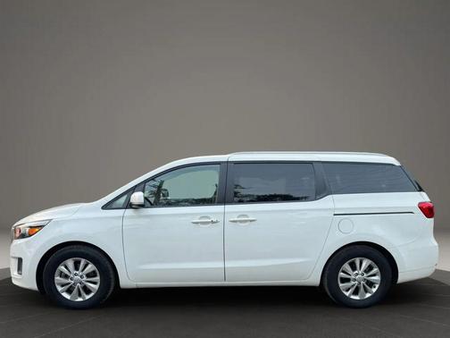 2017 Kia Sedona LX