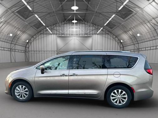 2018 Chrysler Pacifica Touring-L