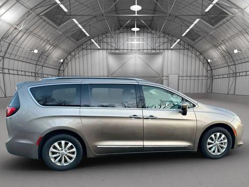 2018 Chrysler Pacifica Touring-L