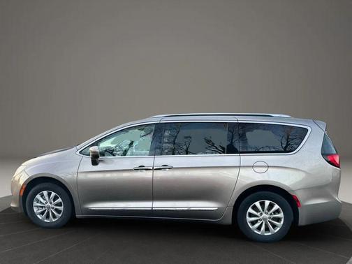 2018 Chrysler Pacifica Touring-L