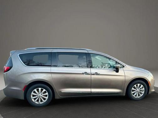 2018 Chrysler Pacifica Touring-L