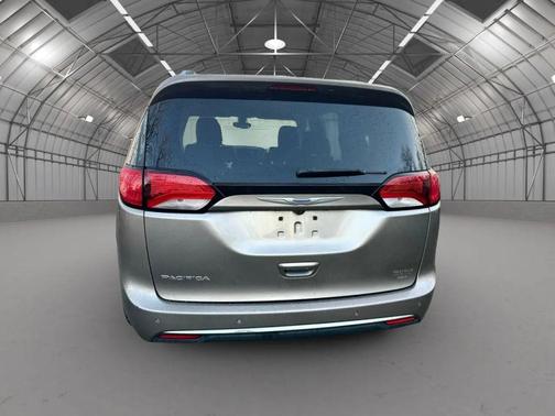 2018 Chrysler Pacifica Touring-L