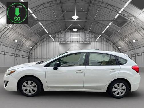 Crystal White Pearl 2016 Subaru Impreza 2.0i