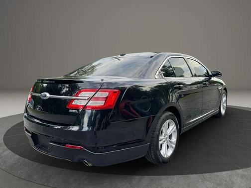 2016 Ford Taurus SEL