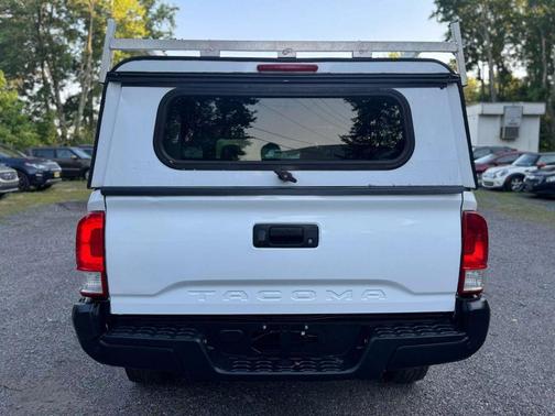 2017 Toyota Tacoma SR