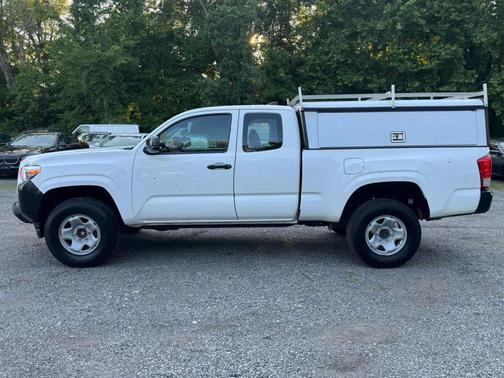 2017 Toyota Tacoma SR