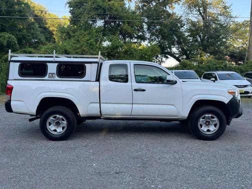 2017 Toyota Tacoma SR