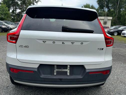 2021 Volvo XC40 T5 Momentum