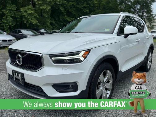 2021 Volvo XC40 T5 Momentum