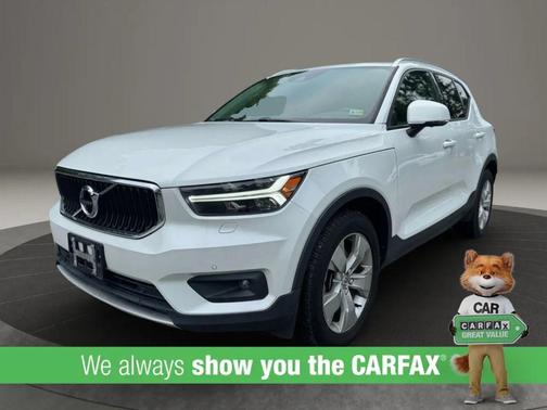 2021 Volvo XC40 T5 Momentum