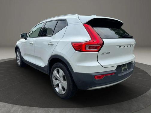 2021 Volvo XC40 T5 Momentum