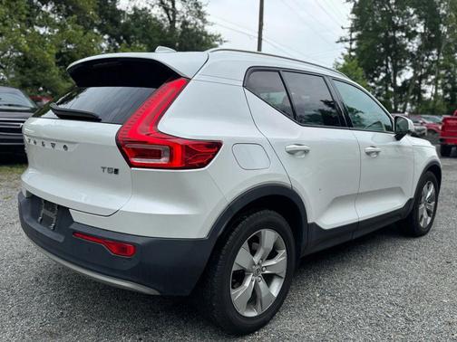 2021 Volvo XC40 T5 Momentum