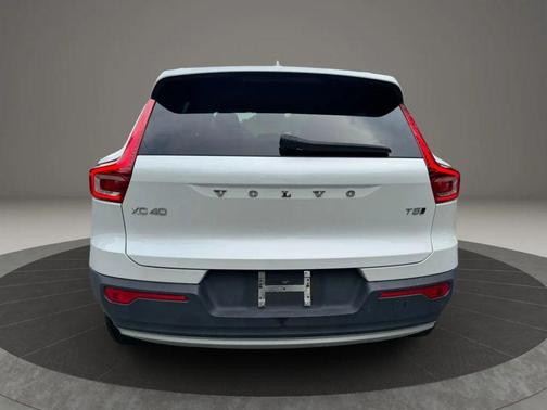 2021 Volvo XC40 T5 Momentum