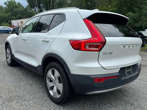2021 Volvo XC40 T5 Momentum