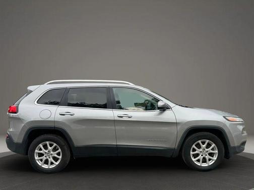 2017 Jeep Cherokee Sport